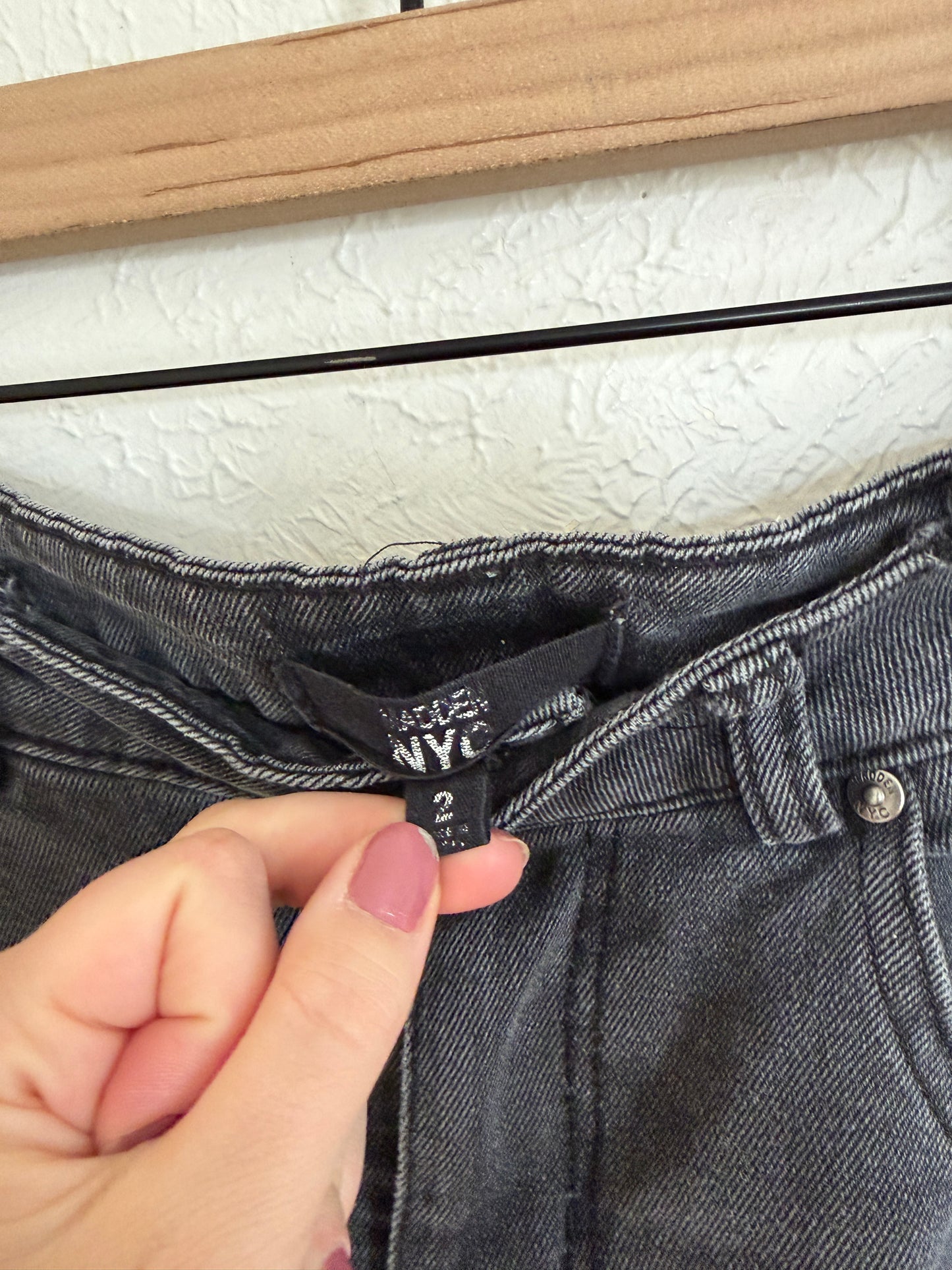 Madden NYC Barrel Style Jeans (4)