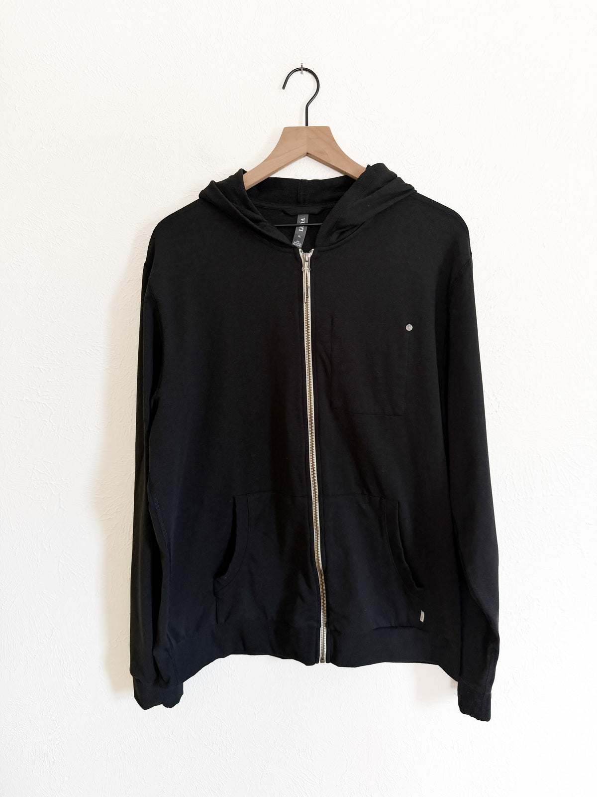 Vuori Men’s ‘Coronado’ Black Zip Hoodie (XL)