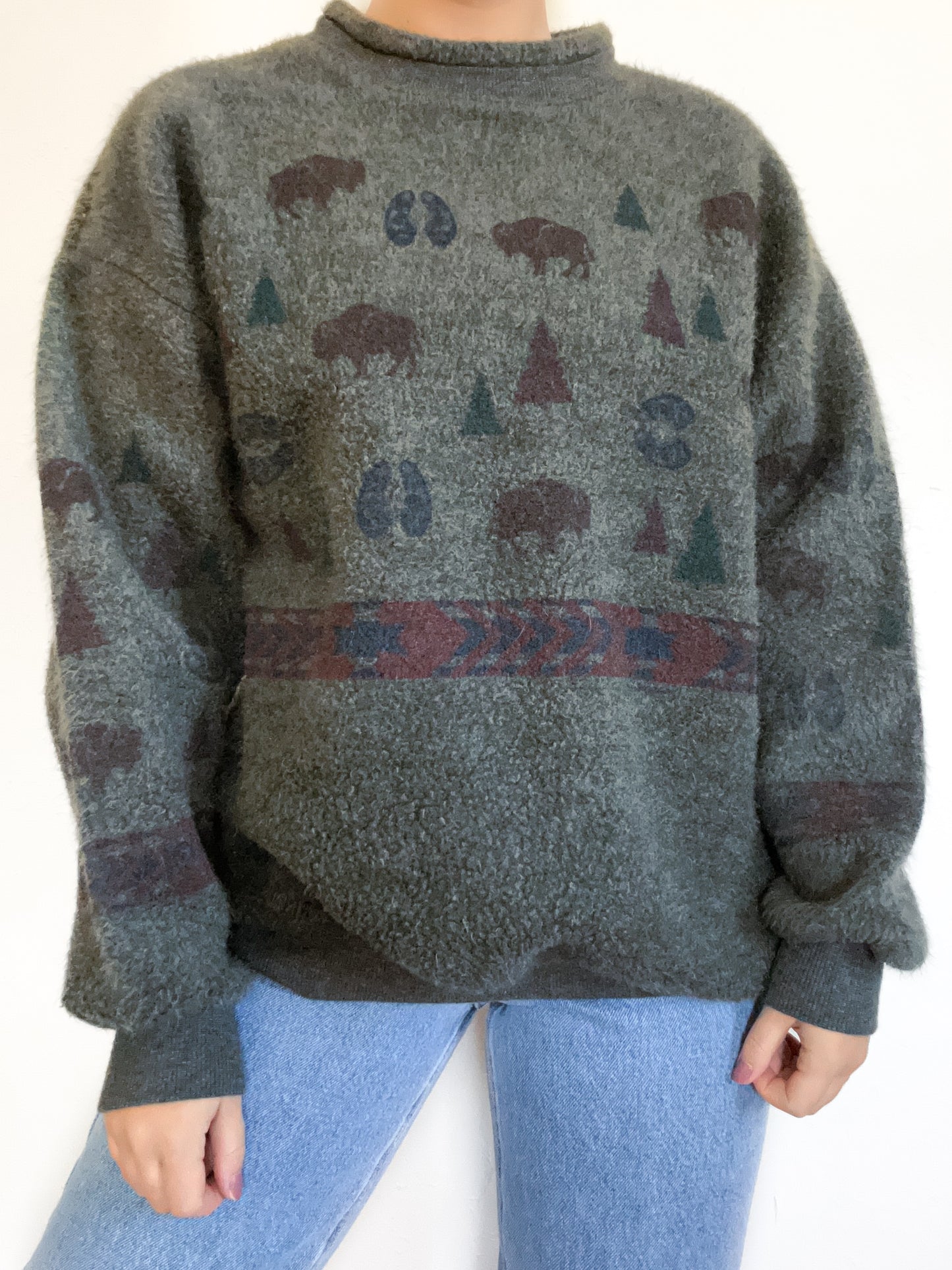 Buffalo & Tree Patterned Fleece Sweater (M/L)