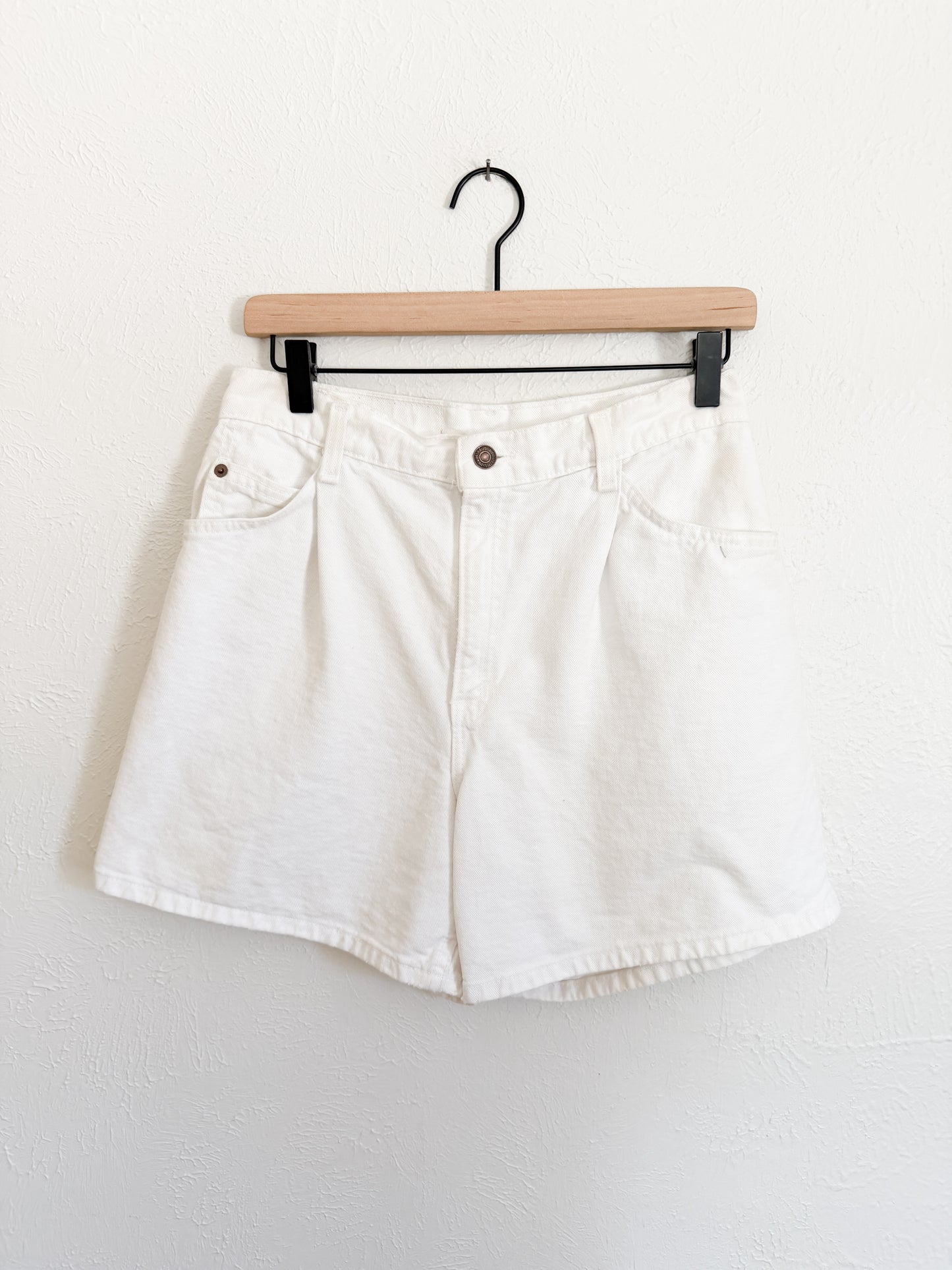 Levi’s 1995 Vintage Orange Tab White High Waisted Shorts (8)