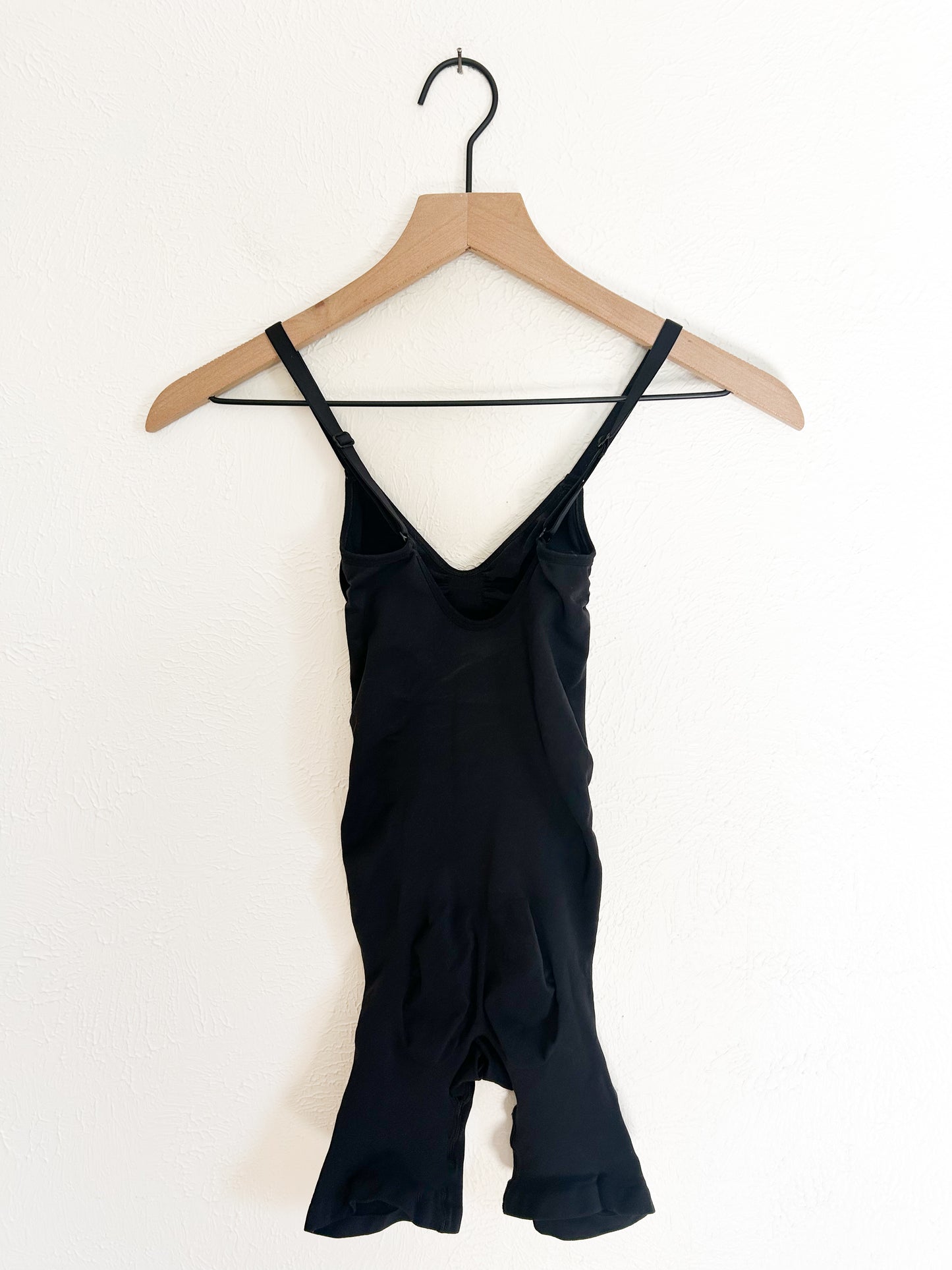 Skims Onyx Mid Thigh Shapewear Bodysuit (S)