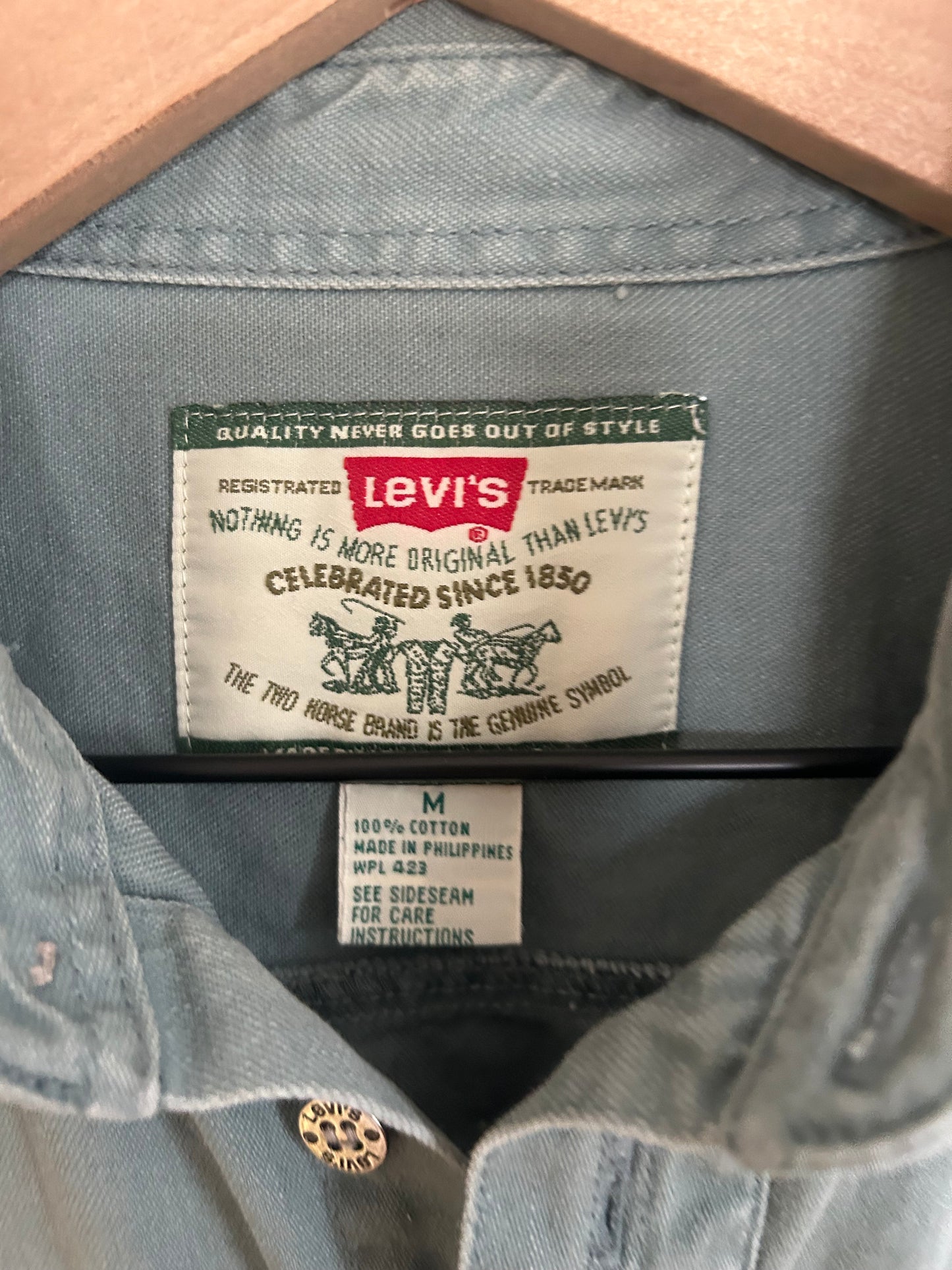 Levi’s Teal Button Shirt (M)