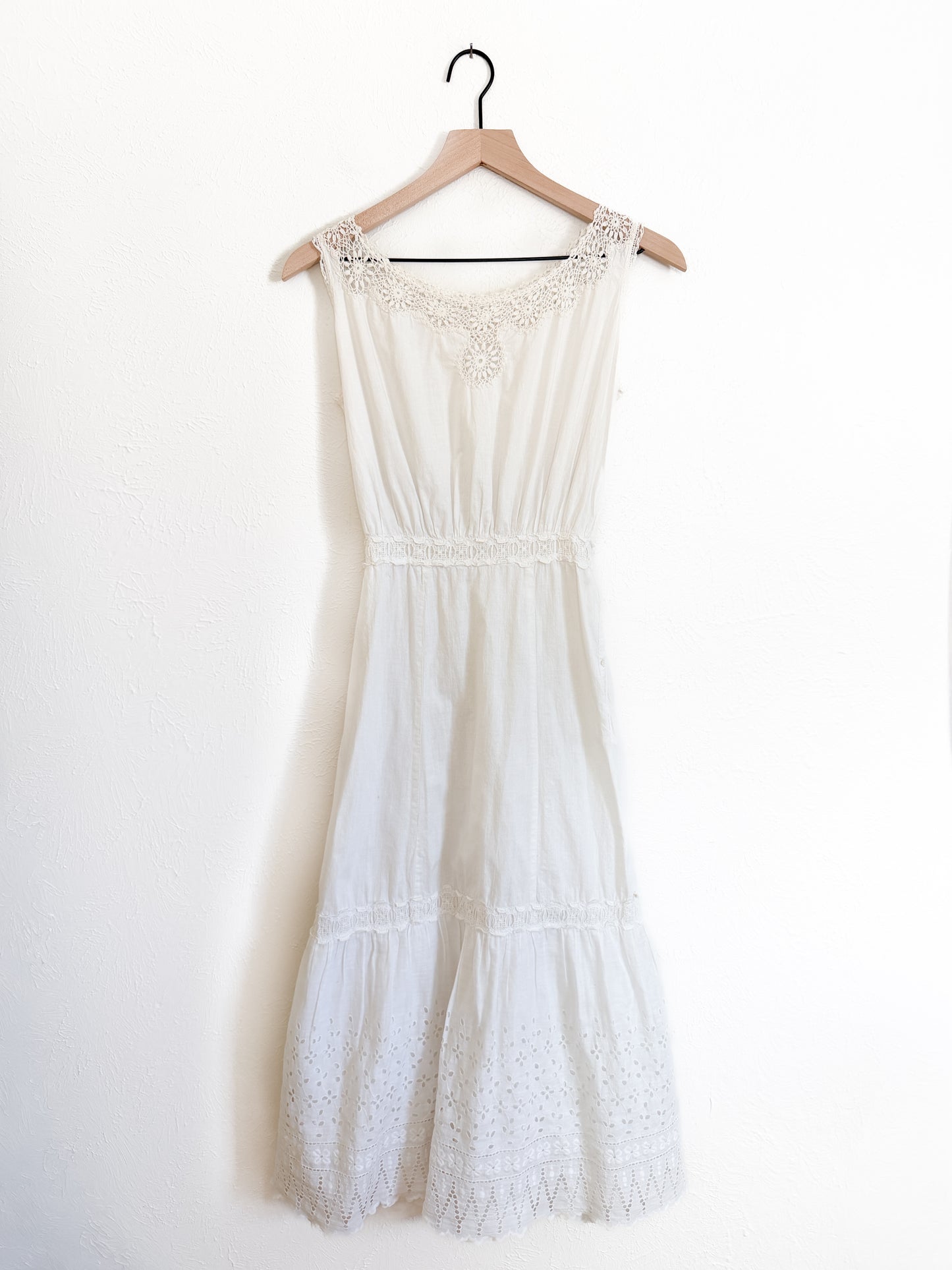 Lizwear Vintage White Lace Dress (XS)