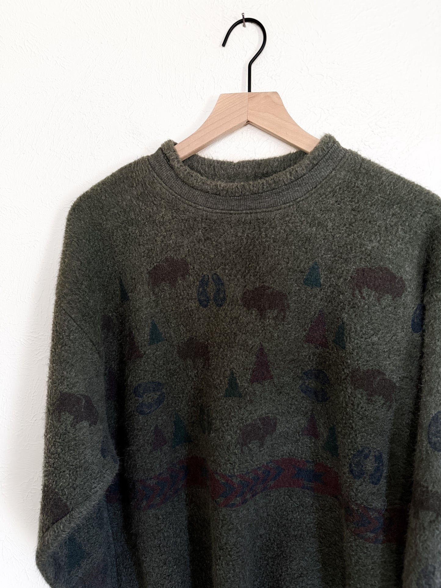 Buffalo & Tree Patterned Fleece Sweater (M/L)