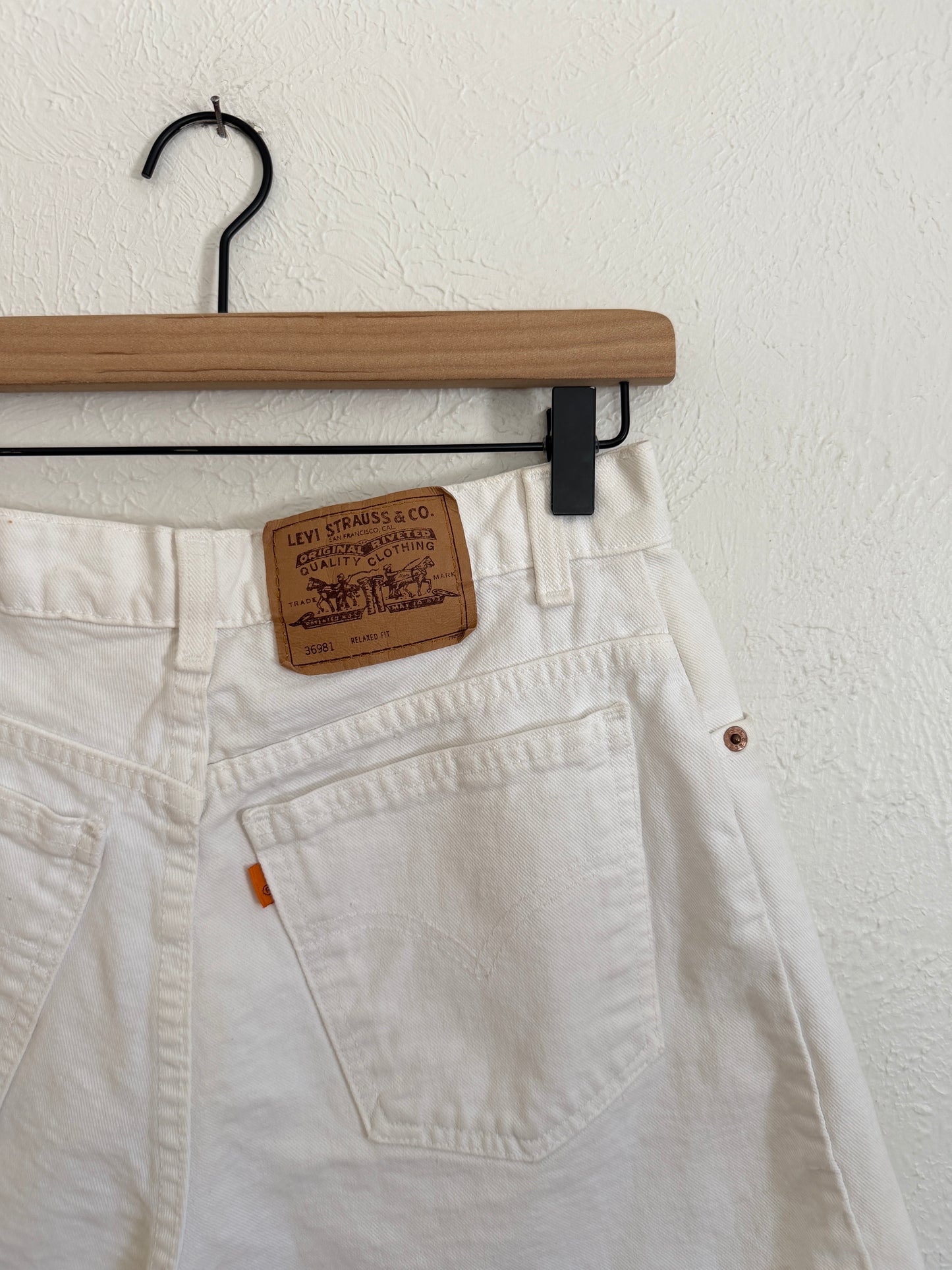 Levi’s 1995 Vintage Orange Tab White High Waisted Shorts (8)
