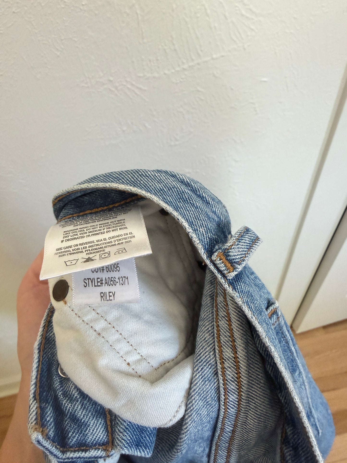 Agolde Riley High Rise Straight Jeans (2)