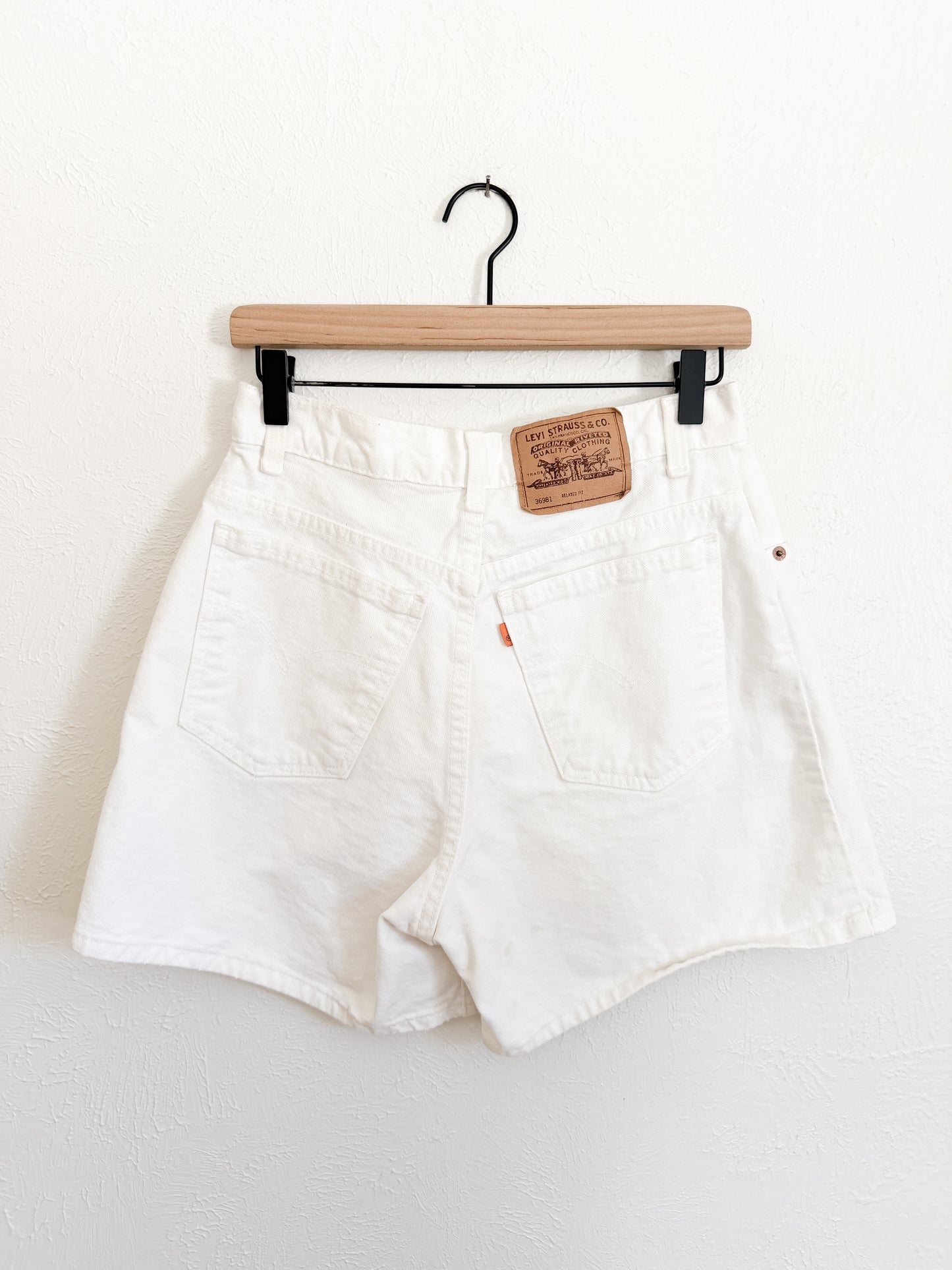Levi’s 1995 Vintage Orange Tab White High Waisted Shorts (8)