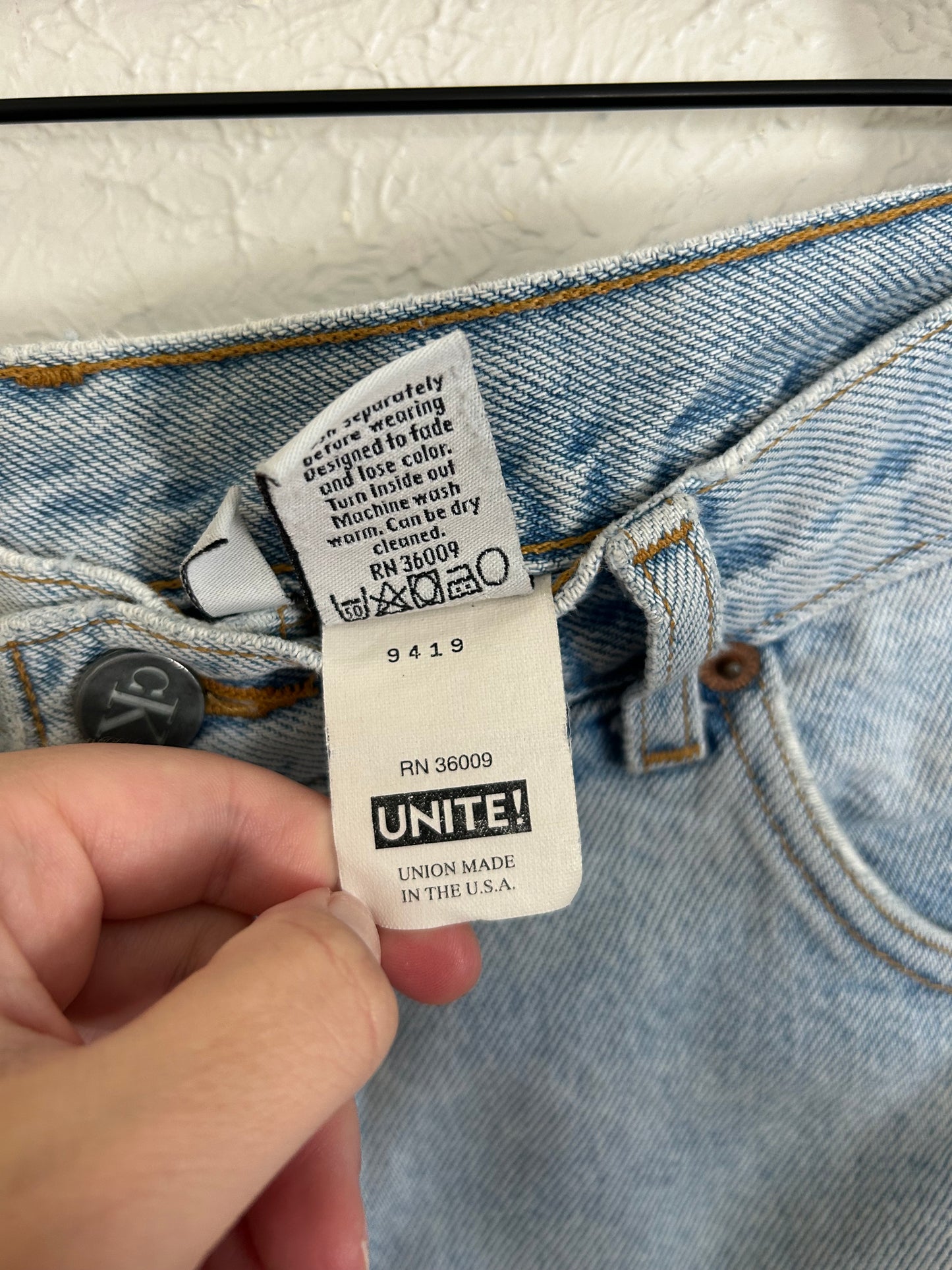 Calvin Klein Vintage Light Wash Shorts (8)