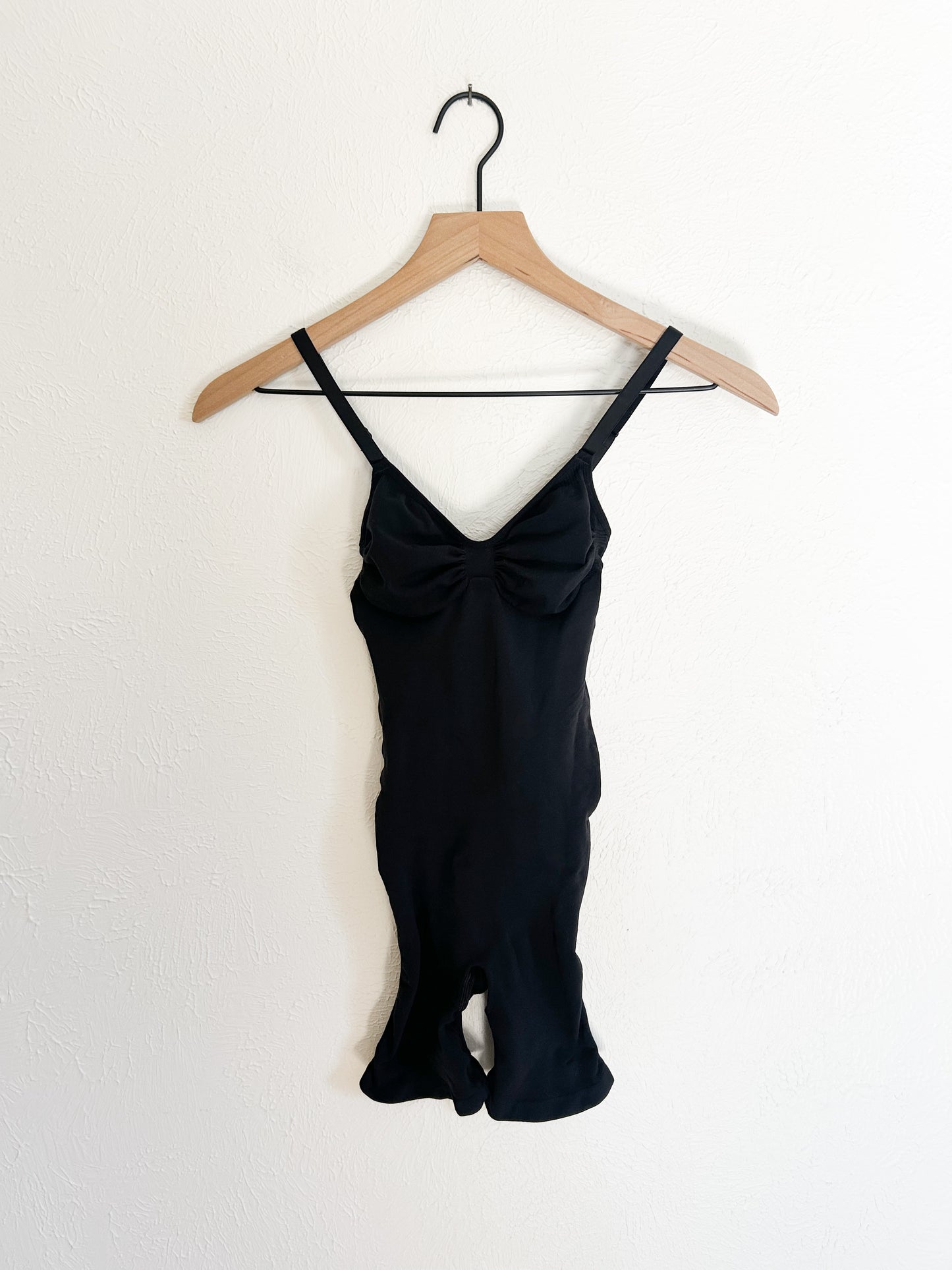 Skims Onyx Mid Thigh Shapewear Bodysuit (S)