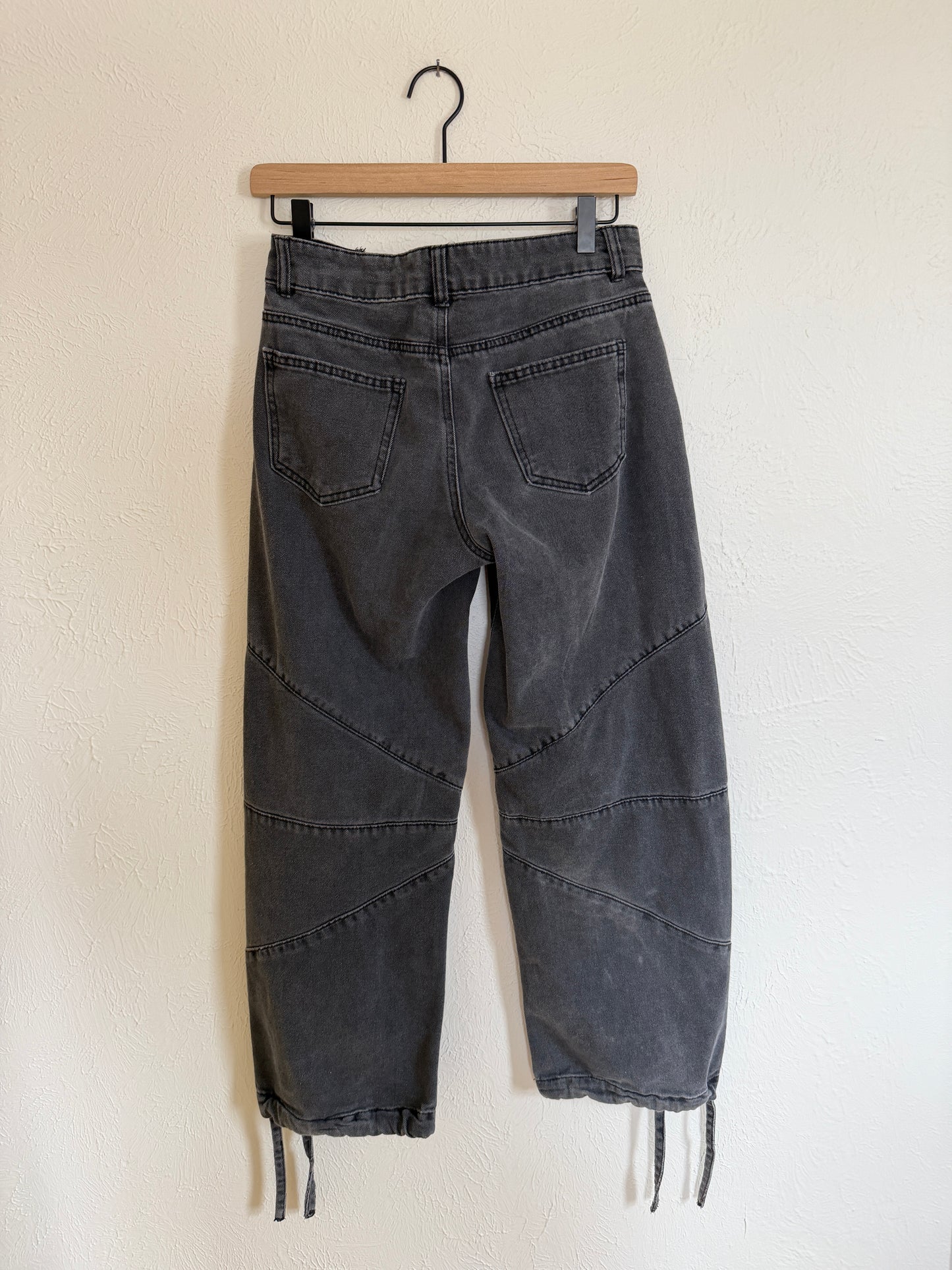Madden NYC Barrel Style Jeans (4)