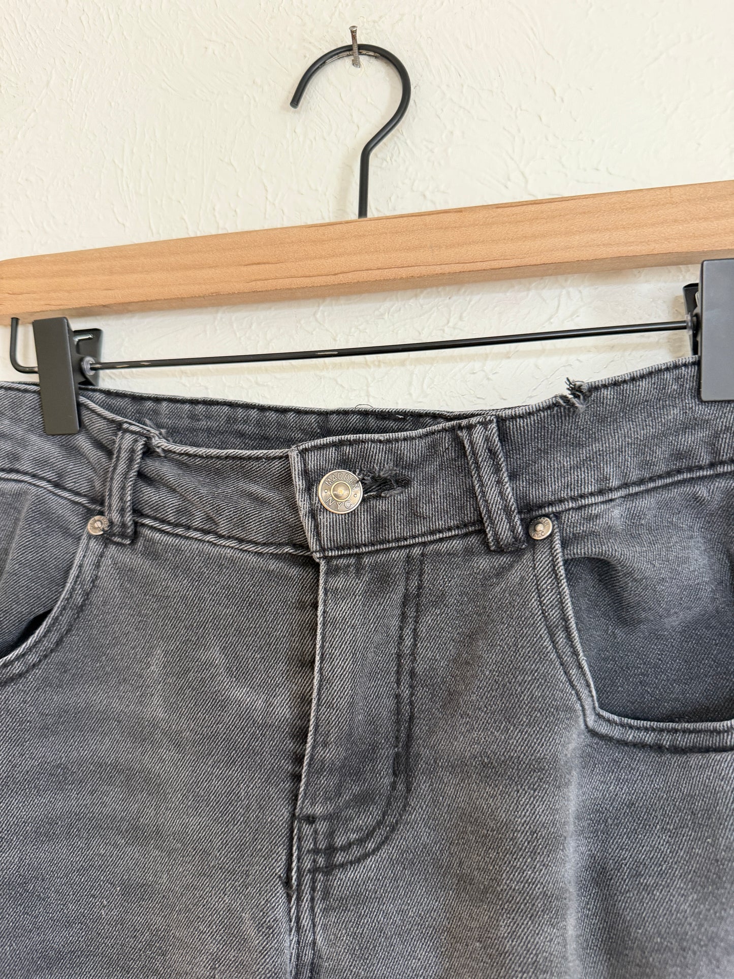 Madden NYC Barrel Style Jeans (4)