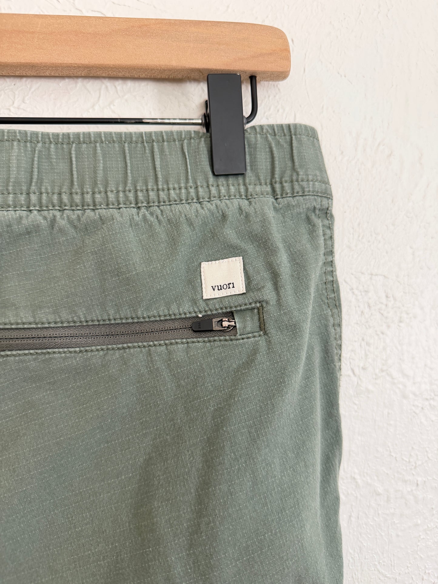 Vuori Ripstop Green Pants (M)
