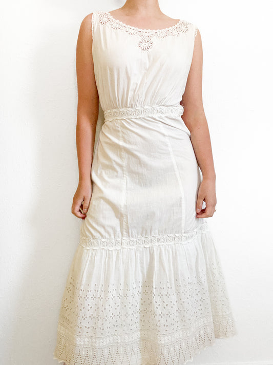Lizwear Vintage White Lace Dress (XS)